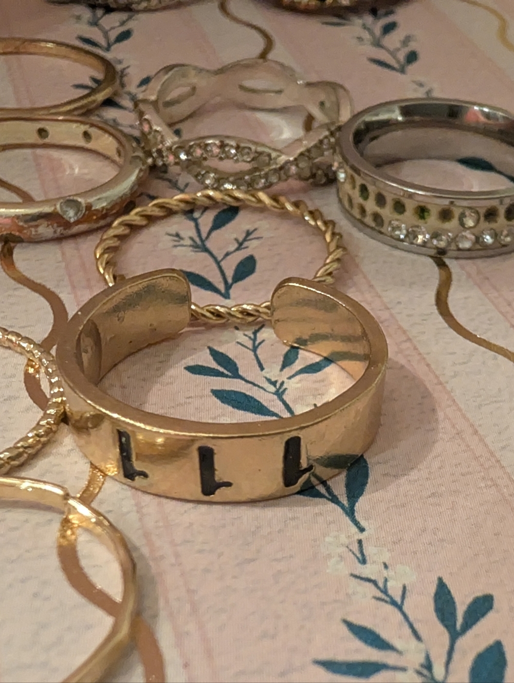 Ring Lot Vintage To Modern Assorted Styles - Picture 11 of 15